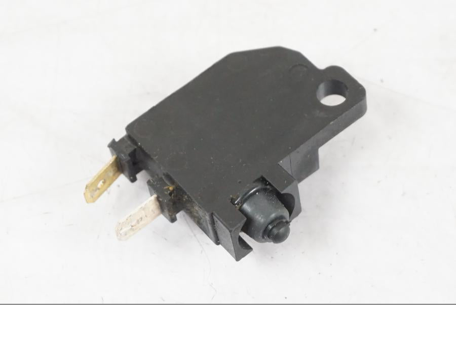 Vänster sida på Bromsljuskontakt från en Yamaha MT-09 -2020 motorcykel.