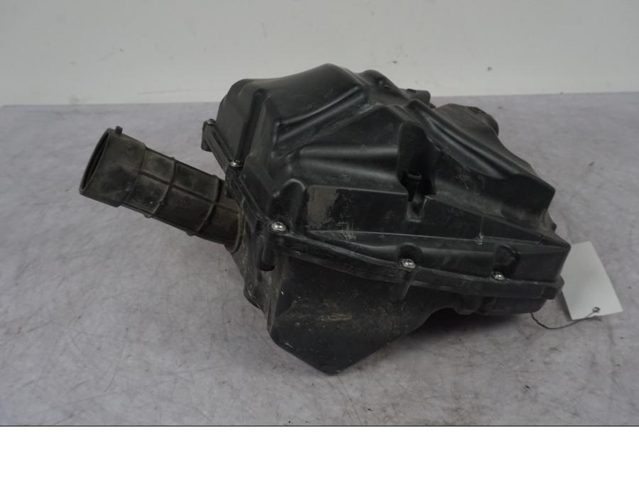 Vänster sida på Luftburk från en Triumph Tiger Explorer -2016 motorcykel.