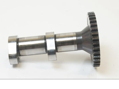 Höger sida på Kamaxel från en KTM 1190 Adventure -2015 motorcykel.