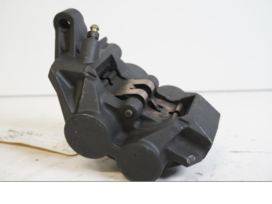 Baksidan på Bromsok från en Yamaha FZ-S 600 -2001 motorcykel.