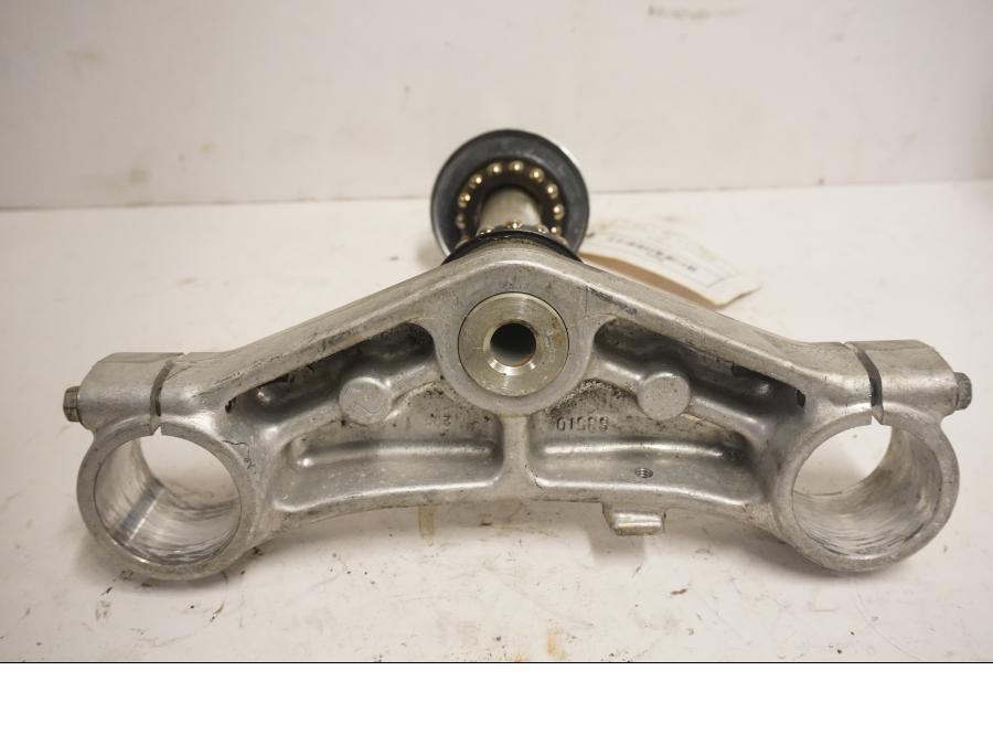 Baksidan på Gaffelkrona från en Suzuki DL 1000 -2003 motorcykel.