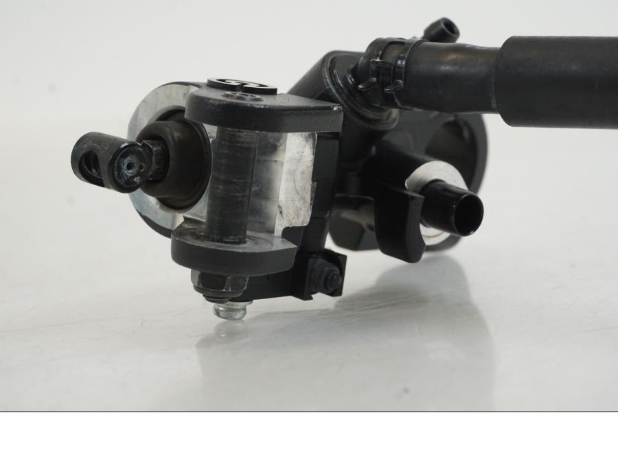 Snett uppifrån på Bromshuvudcylinder från en Yamaha YZF R7 -2022 motorcykel.