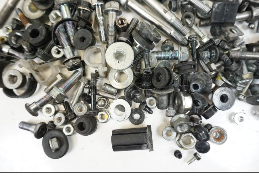 Baksidan på Skruv / Mutter etc från en Honda CB 600 F -2008 motorcykel.