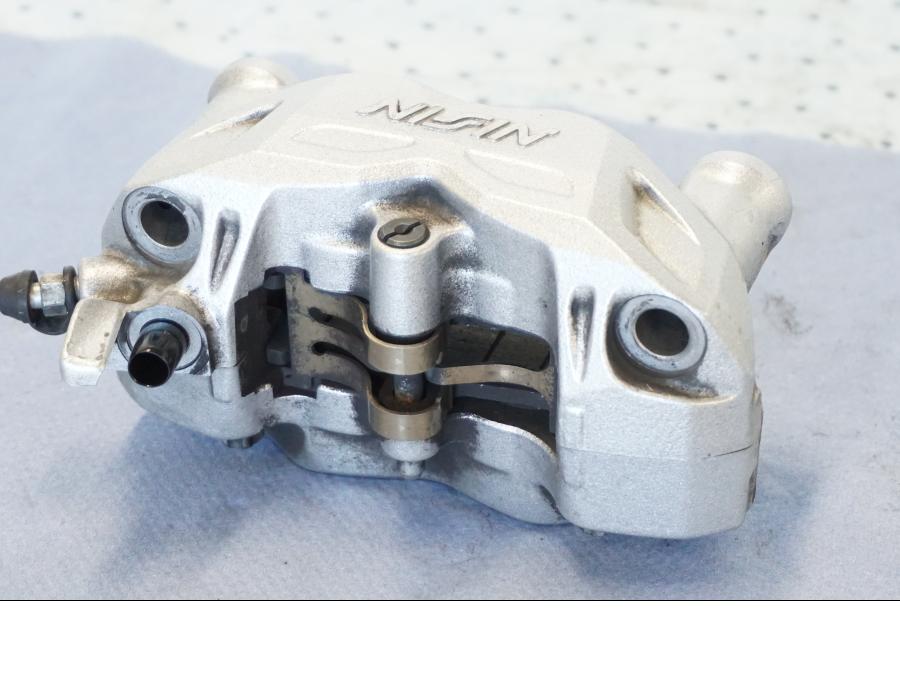 Höger sida på Bromsok från en Suzuki GSX 1300 BK -2008 motorcykel.