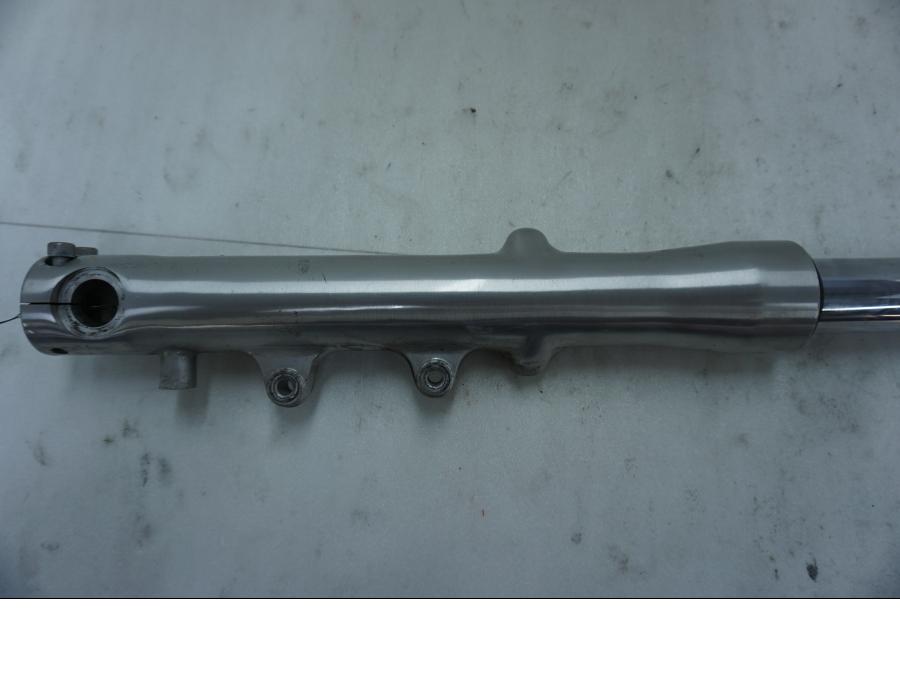 Vänster sida på Gaffelben från en Triumph Thunderbird 900 -2000 motorcykel.