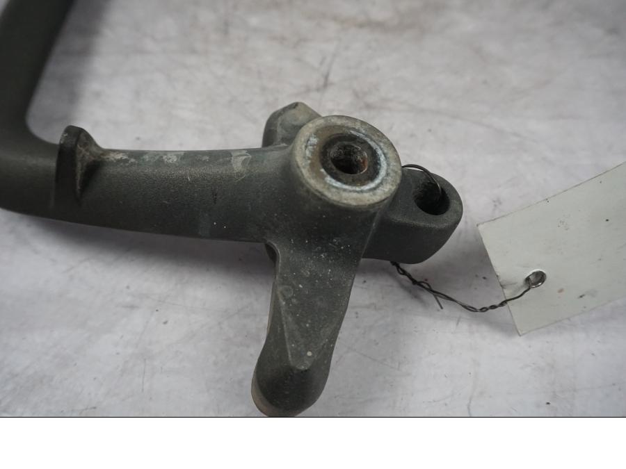 Höger sida på Passagerarhandtag från en Triumph Tiger Explorer -2016 motorcykel.