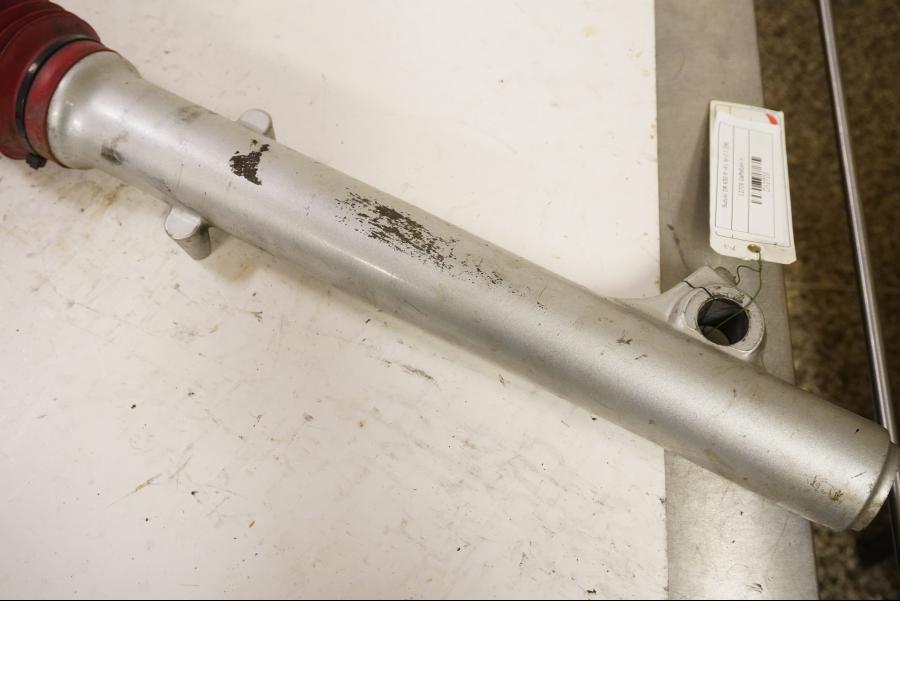 Snett uppifrån på Gaffelben från en Suzuki DR 650 -1991 motorcykel.