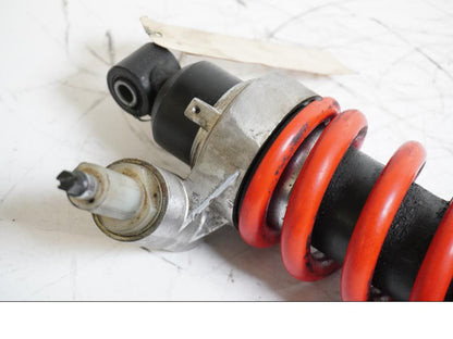 Baksidan på Stötdämpare från en Triumph Sprint ST -2007 motorcykel.