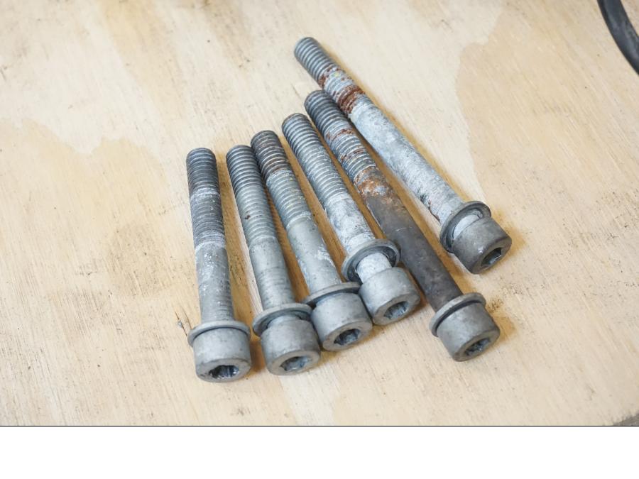 Baksidan på Växellåda från en BMW R 1150 GS -2002 motorcykel.