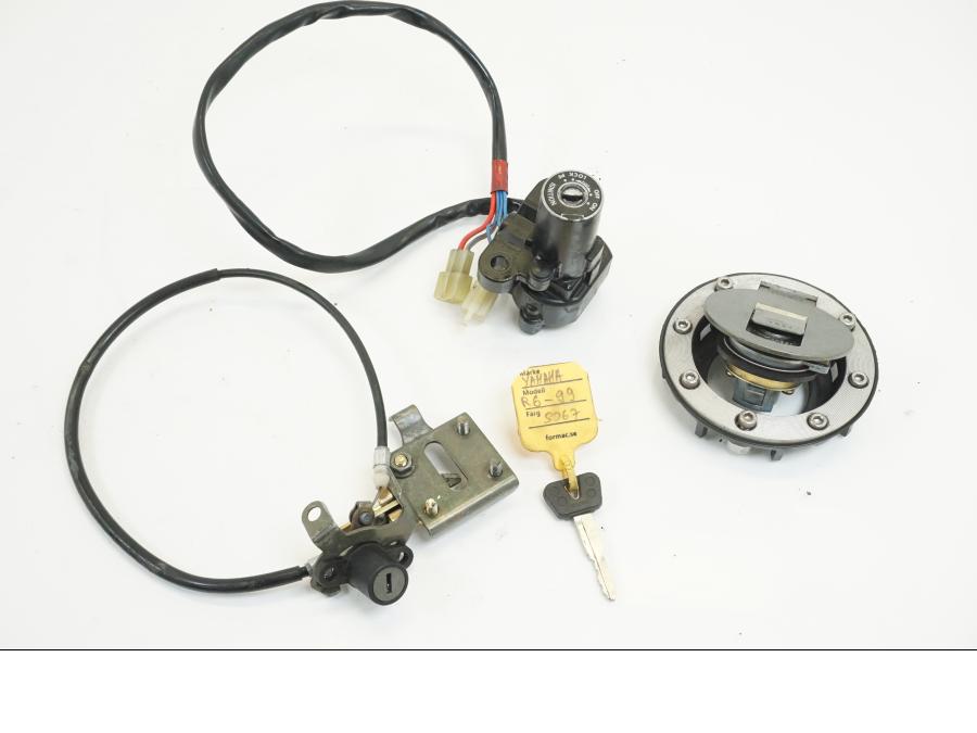 Framsidan på Låssats från en Yamaha YZF R6 -1999 motorcykel.