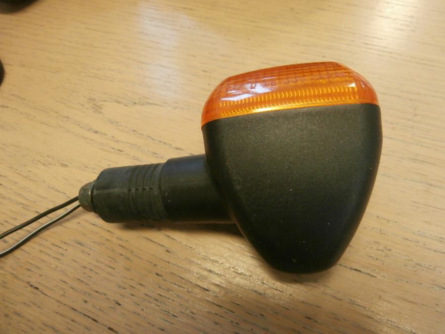 Framsidan på Blinkers från en Suzuki GSX 750 -1999 motorcykel.