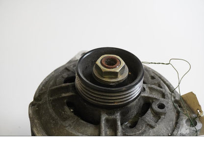 Baksidan på Generator från en BMW R 1150 RS -2002 motorcykel.