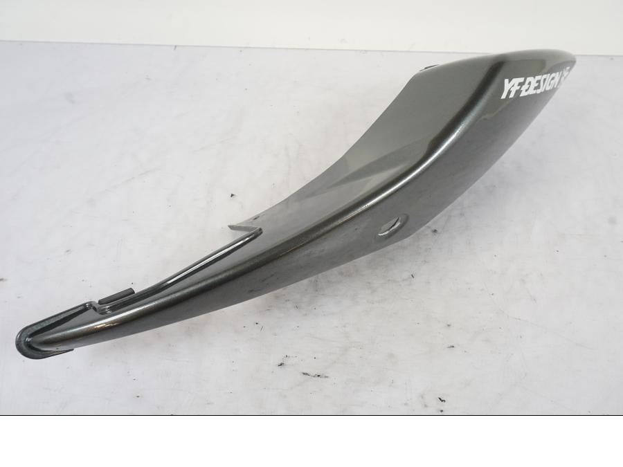 Framsidan på Bakvinge från en Suzuki GSX-R 1000 -2005 motorcykel.