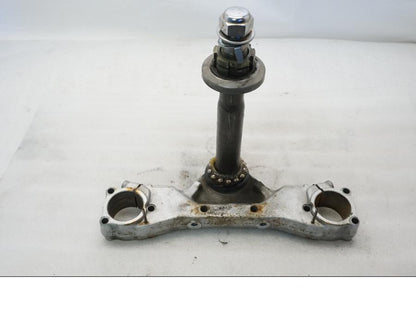 Framsidan på Gaffelkrona från en Yamaha XVS 650 -1999 motorcykel.