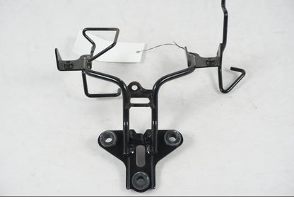 Framsidan på Instrumentpanelsfäste från en Kawasaki ER-6N ABS -2010 motorcykel.