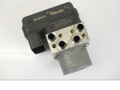 Baksidan på ABS Modulator från en Yamaha MT-07 -2018 motorcykel.