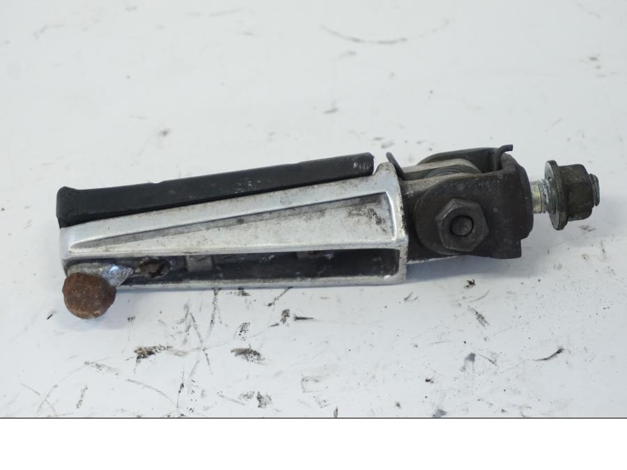 Baksidan på Fotpinne från en Yamaha YZF 1000 R -1997 motorcykel.