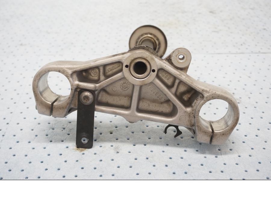 Baksidan på Gaffelkrona från en BMW F 800 ST -2007 motorcykel.