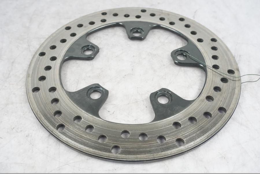 Framsidan på Bromsskiva från en Suzuki SV 1000 -2004 motorcykel.