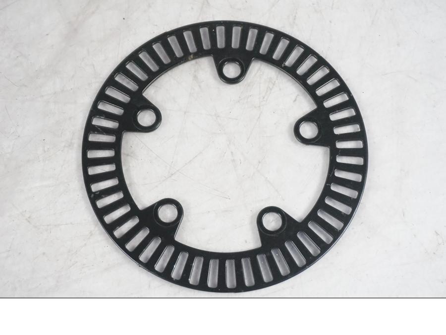 Höger sida på ABS krans från en KTM 1290 Super Duke R -2022 motorcykel.