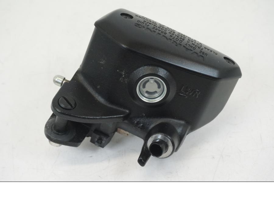 Framsidan på Bromshuvudcylinder från en Kawasaki ER-6F -2016 motorcykel.