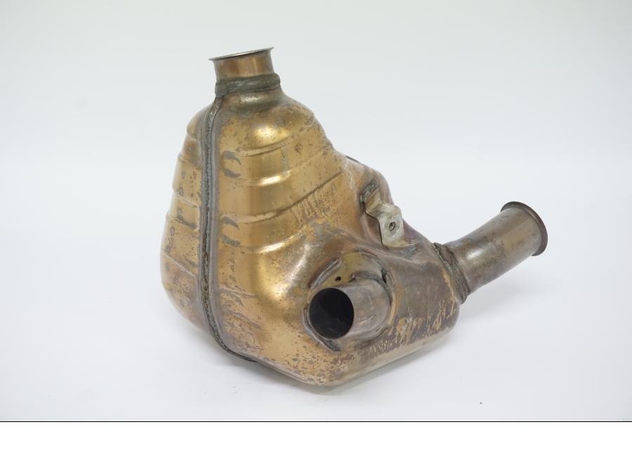 Baksidan på Mellanburk från en Ducati Desert X -2022 motorcykel.