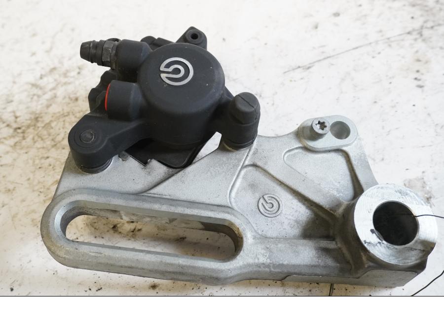 Framsidan på Bromsok från en BMW F 800 R -2010 motorcykel.