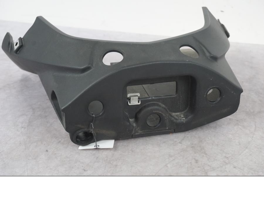 Baksidan på Bakvinge från en BMW F 800 R -2018 motorcykel.