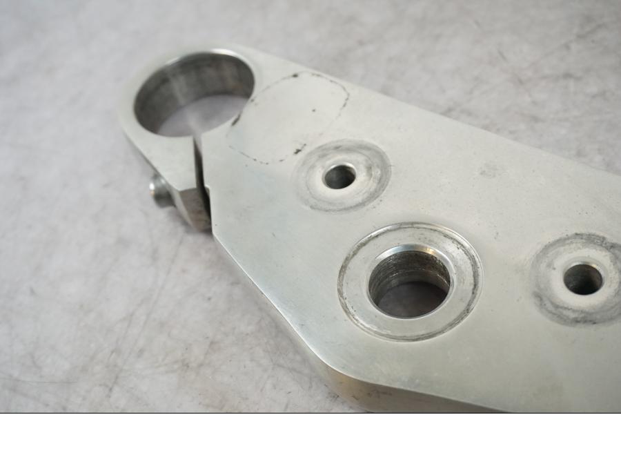 Baksidan på Gaffelkrona från en Kawasaki VN 1500 Mean Streak -2002 motorcykel.