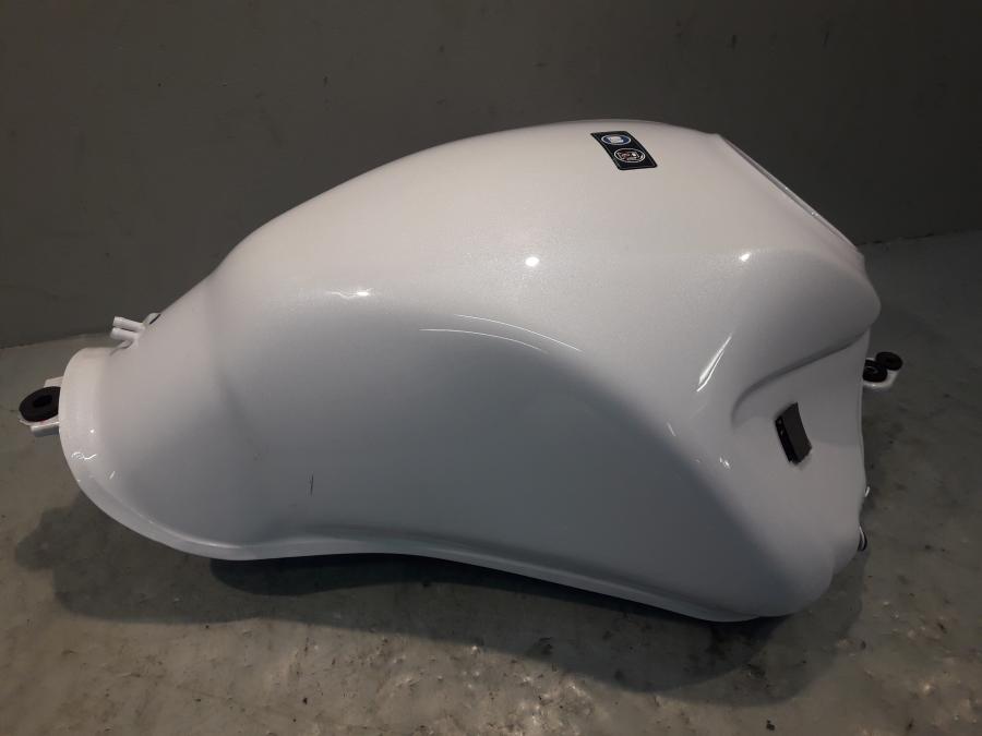 Framsidan på Bensintank från en Kawasaki ER-6N -2015 motorcykel.