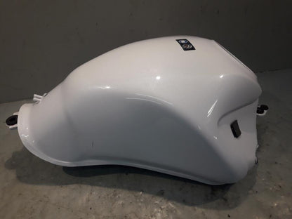 Framsidan på Bensintank från en Kawasaki ER-6N -2015 motorcykel.