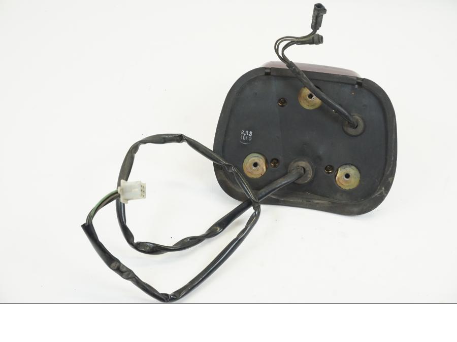 Snett nerifrån på Baklampa från en Suzuki VL 1500 -1999 motorcykel.