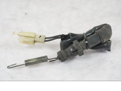 Framsidan på Bromsljuskontakt från en Honda VT 600 C -1998 motorcykel.