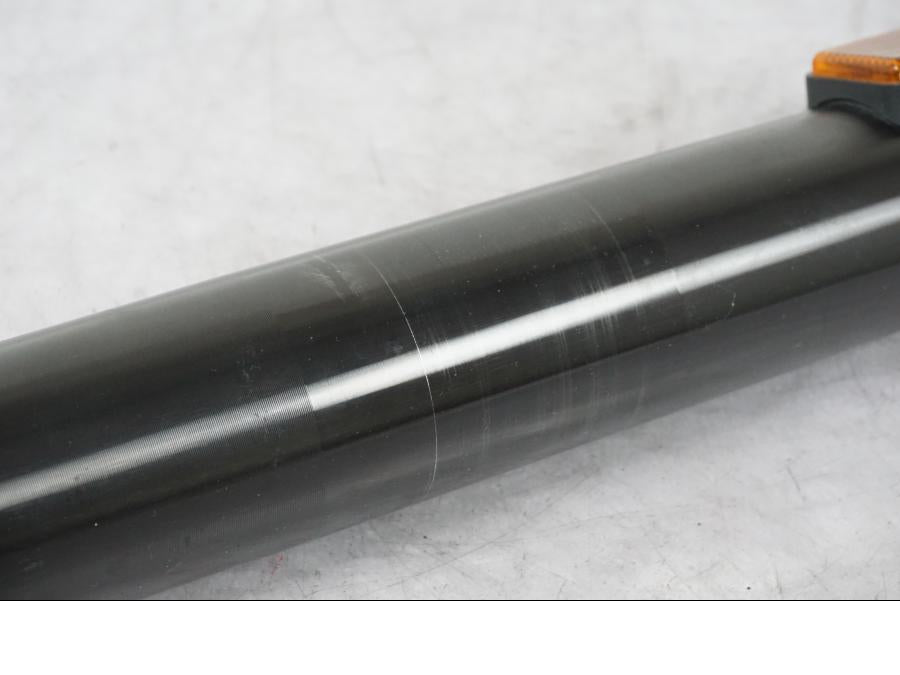 Snett uppifrån på Gaffelben från en KTM 390 Duke -2018 motorcykel.