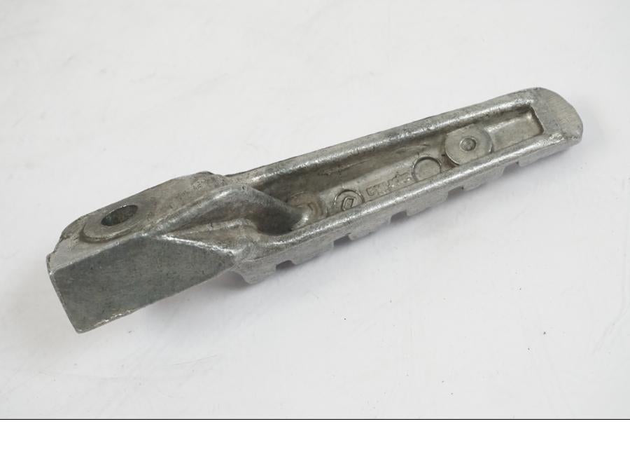 Vänster sida på Fotpinne från en Aprilia RS 125 -2000 motorcykel.