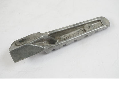 Vänster sida på Fotpinne från en Aprilia RS 125 -2000 motorcykel.