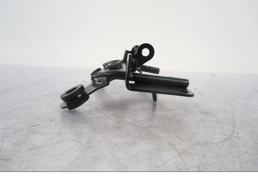 Vänster sida på Instrumentfäste från en Kawasaki Z 800 -2014 motorcykel.