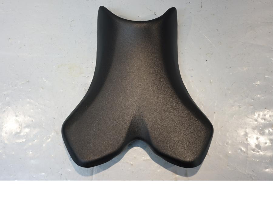 Framsidan på Sadel från en Yamaha YZF 1000 R1 -2006 motorcykel.