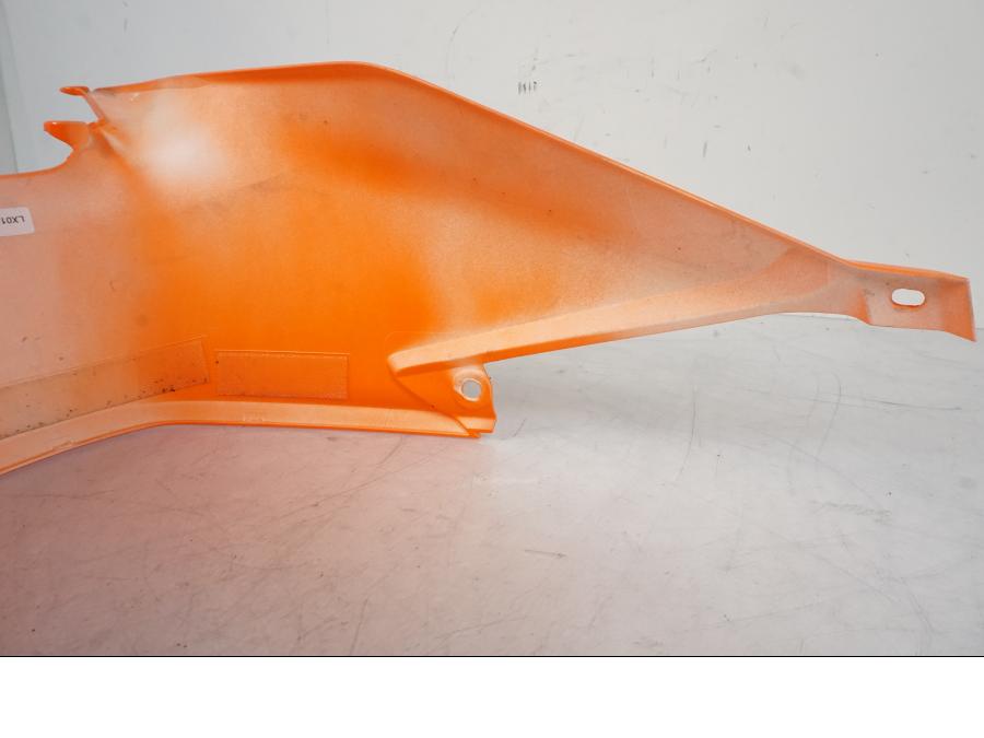 Extrabild5 på Bensintankskåpa från en KTM 1290 Super Duke R -2022 motorcykel.