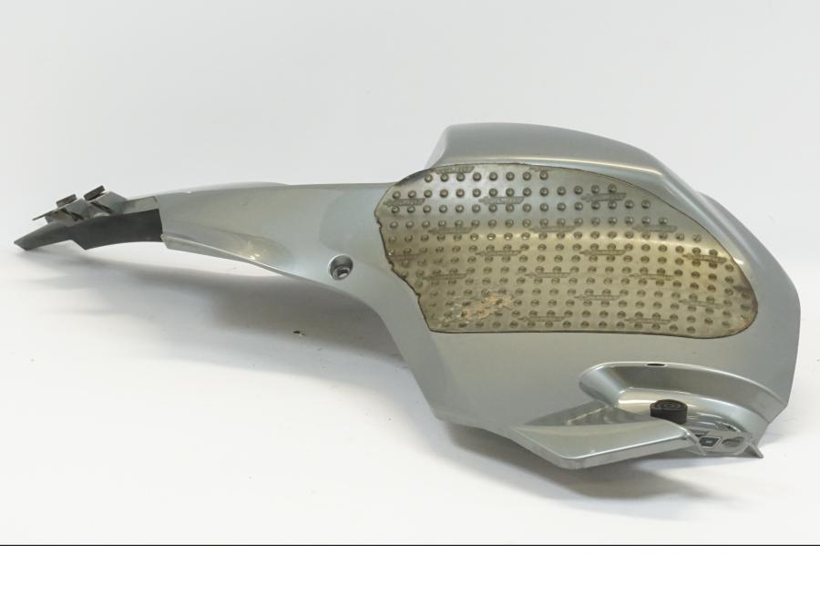 Vänster sida på Bensintankskåpa från en BMW K 1200 S -2006 motorcykel.