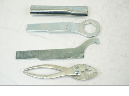 Baksidan på Verktyg från en Kawasaki NINJA 400 -2020 motorcykel.