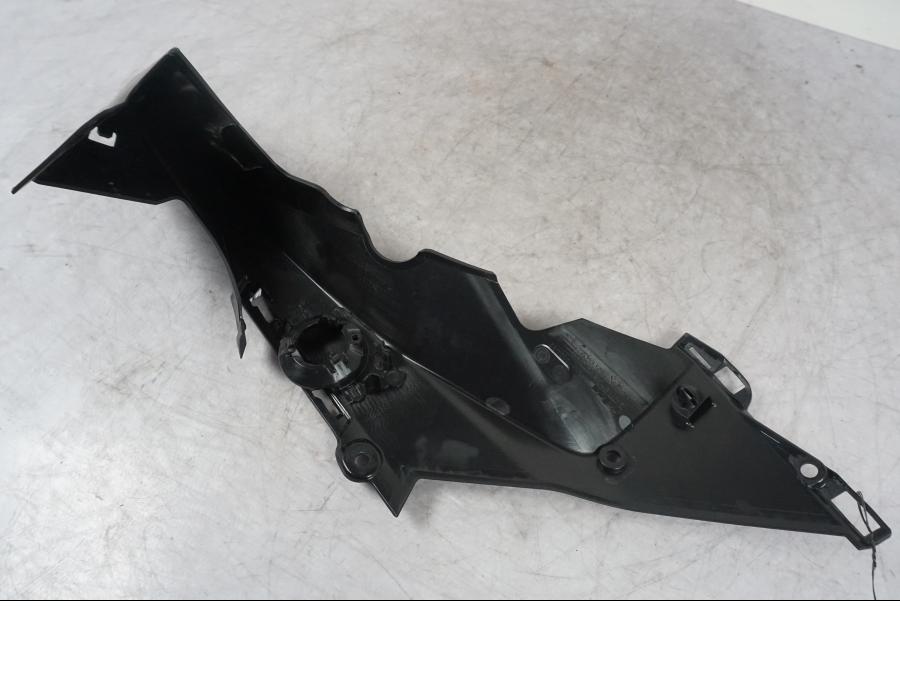 Extrabild2 på Sidkåpa från en KTM 1290 Super Duke R -2022 motorcykel.