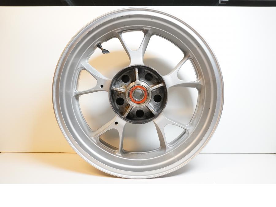 Framsidan på Fälg från en Kawasaki ZZ-R 1400 -2010 motorcykel.