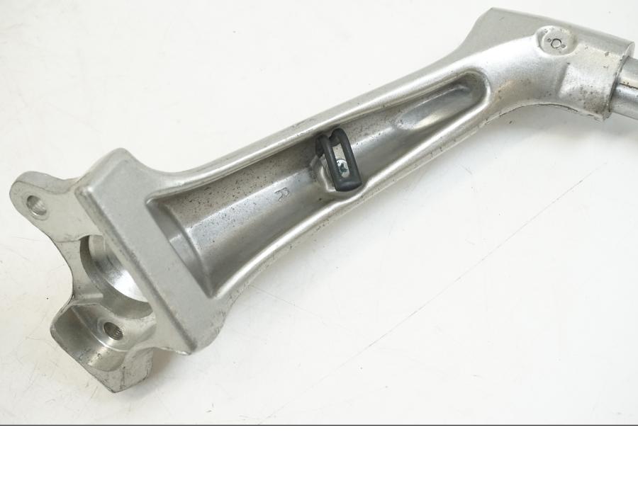 Snett uppifrån på Styre från en Honda ST 1300 -2002 motorcykel.