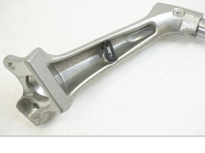 Snett uppifrån på Styre från en Honda ST 1300 -2002 motorcykel.