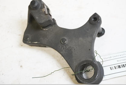 Framsidan på Bromsoksfäste från en Triumph Daytona 675 -2007 motorcykel.