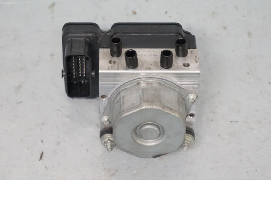 Framsidan på ABS Modulator från en Yamaha YZF 1000 R1 -2017 motorcykel.