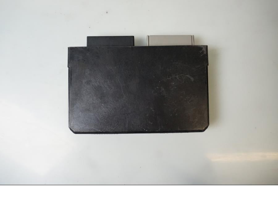 Baksidan på CDI / ECU från en Triumph Street Triple R -2009 motorcykel.