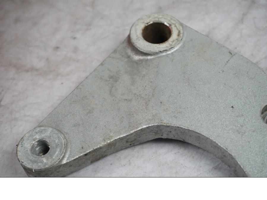 Snett uppifrån på Bromsoksfäste från en Kawasaki VN 1600 Mean Streak -2004 motorcykel.