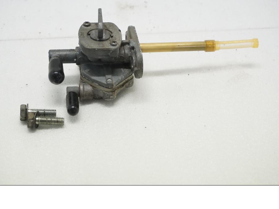 Framsidan på Bensinkran från en Suzuki DR 650 -1996 motorcykel.